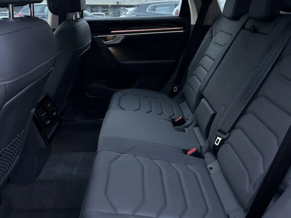 2025 Volkswagen Touareg III Рестайлинг, чёрный, 8200000 рублей - вид 7