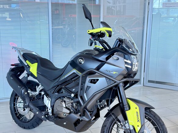 2025 QJMotor SVT 650 X, жёлтый, 729000 рублей - вид 2