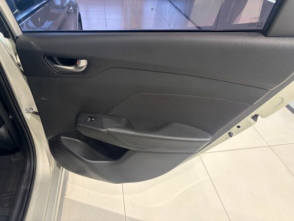 2018 Hyundai Solaris II, бежевый, 1089000 рублей - вид 13