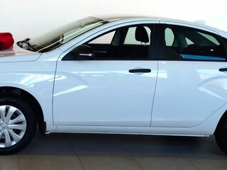2026 Lada (ВАЗ) Vesta I Рестайлинг (NG), белый, 1581000 рублей, вид 3