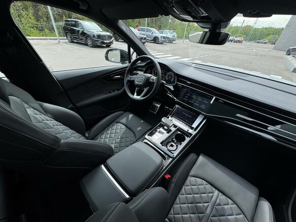 2025 Audi Q7 45 TFSI II (4M) Рестайлинг 2, белый, 11990000 рублей - вид 11