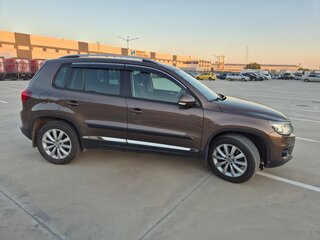 2015 Volkswagen Tiguan I Рестайлинг, коричневый, 1400000 рублей, вид 4
