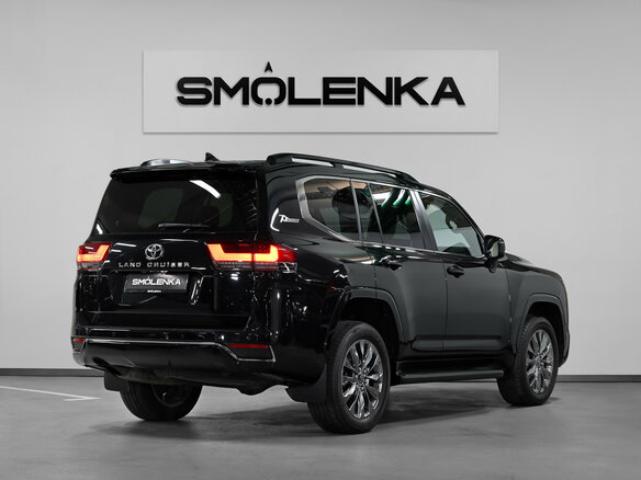 2022 Toyota Land Cruiser 300 Series, чёрный - вид 3