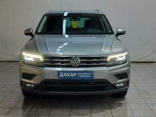2018 Volkswagen Tiguan II, серебристый, 2450000 рублей, вид 2