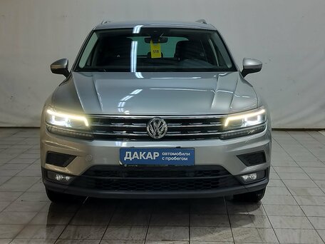 2018 Volkswagen Tiguan II, серебристый, 2390000 рублей, вид 2
