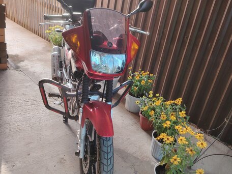 2021 Yamaha YBR125, красный, 255000 рублей, вид 3