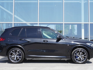 2021 BMW X5 30d IV (G05/G18), чёрный, 6029000 рублей, вид 4