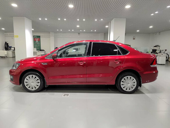 2017 Volkswagen Polo V Рестайлинг, красный - вид 7