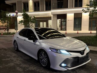 2018 Toyota Camry VIII (XV70), белый, 2550000 рублей, вид 3
