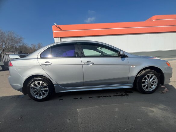 2011 Mitsubishi Lancer X Рестайлинг, серебристый, 830000 рублей - вид 3