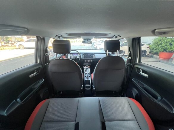 2023 Honda Fit IV Рестайлинг, белый, 1100000 рублей - вид 13