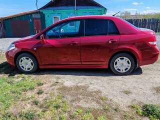 2010 Nissan Tiida I Рестайлинг, красный, 700000 рублей, вид 4