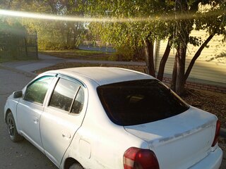 2001 Toyota Platz, белый, 175000 рублей, вид 4
