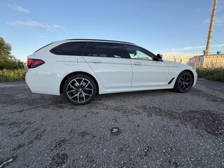 2021 BMW 5 серии 530d xDrive VII (G30/G31/G38) Рестайлинг, белый, 6800000 рублей, вид 4