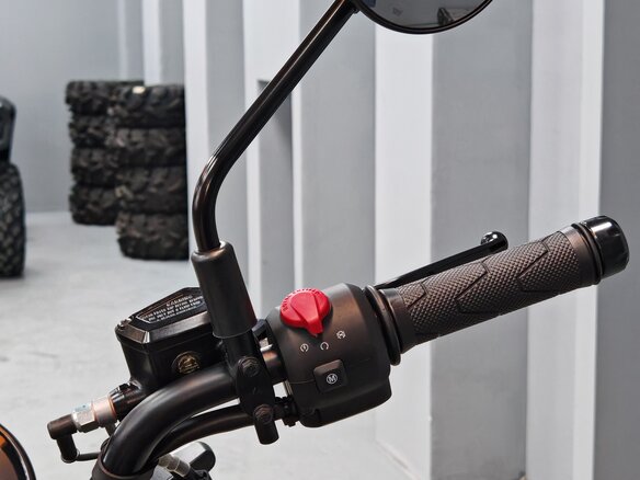 2026 Royal Enfield Guerrilla 450, зелёный, 559000 рублей - вид 16