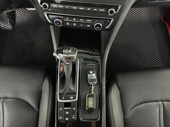2019 Kia Optima IV Рестайлинг, белый, 1875000 рублей - вид 13