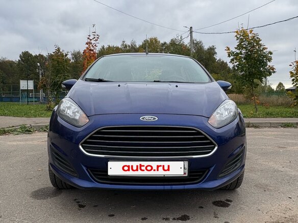 2016 Ford Fiesta Mk6 Рестайлинг, синий, 850000 рублей - вид 2