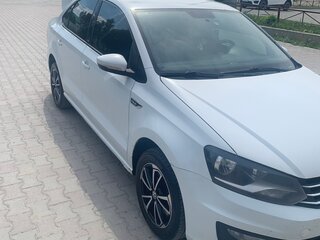 2016 Volkswagen Polo V Рестайлинг, белый, 950000 рублей, вид 2