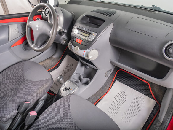 2007 Peugeot 107 I, красный - вид 14