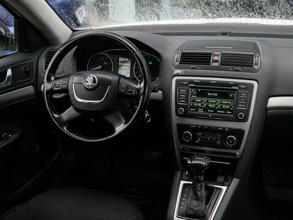 2011 Skoda Octavia DSG7 II (A5) Рестайлинг, белый, 650000 рублей - вид 9