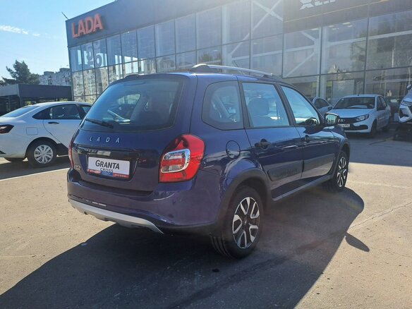 2026 Lada (ВАЗ) Granta Cross I Рестайлинг, синий, 1237900 рублей - вид 4
