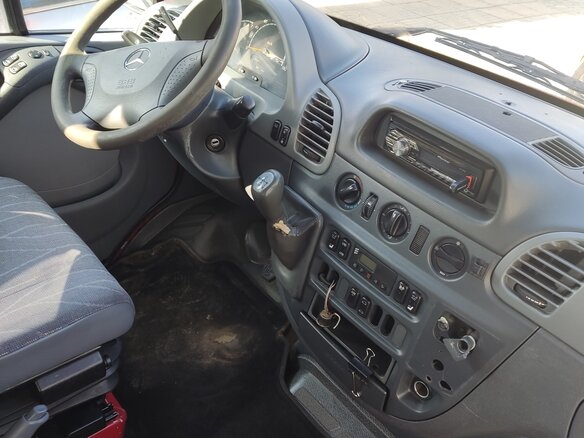 2000 Mercedes-Benz Sprinter, красный, 1200000 рублей - вид 4