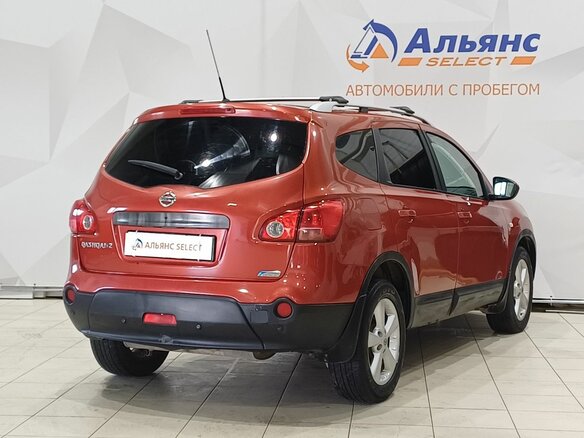 2008 Nissan Qashqai+2 I, красный - вид 2