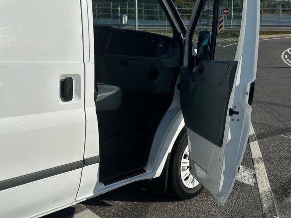 2009 Ford Transit, белый - вид 9