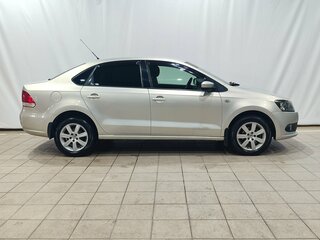 2011 Volkswagen Polo V, бежевый, 590000 рублей, вид 3
