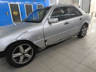1994 Mercedes-Benz C-Класс 180 I (W202), серебристый, 75000 рублей, вид 1
