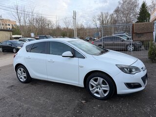 2015 Opel Astra J Рестайлинг, белый, 870000 рублей, вид 2