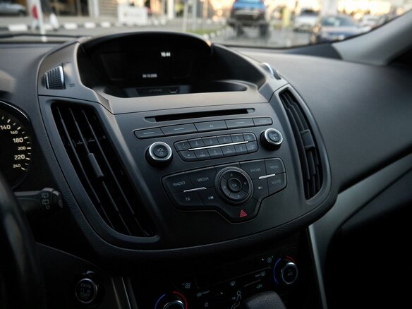 2017 Ford Kuga II Рестайлинг, коричневый, 1598000 рублей - вид 8