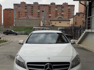 2013 Mercedes-Benz A-Класс 180 III (W176), белый, 1350000 рублей, вид 3