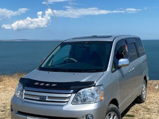 2004 Toyota Noah I (R60), серый, 990000 рублей, вид 1