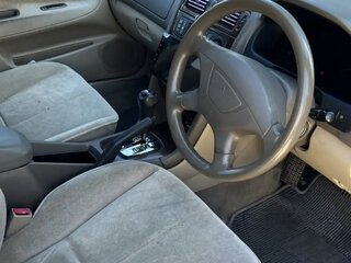 2001 Mitsubishi Galant VIII Рестайлинг, белый, 340000 рублей, вид 4