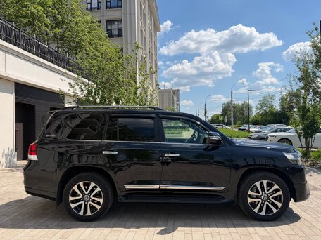 2016 Toyota Land Cruiser 200 Series Рестайлинг 2, чёрный, 6000000 рублей, вид 4