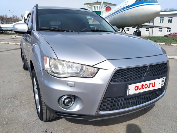 2012 Mitsubishi Outlander II Рестайлинг, серебристый, 1580000 рублей - вид 2