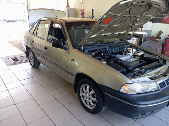 2005 Daewoo Nexia I, жёлтый
