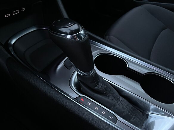 2020 Chevrolet Malibu IX Рестайлинг, белый, 1350000 рублей - вид 17