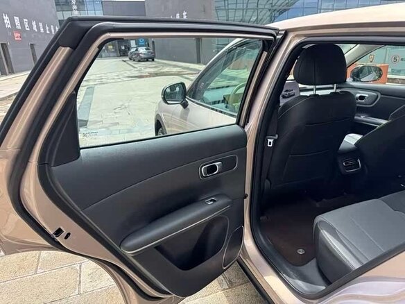 2026 Changan Qiyuan Q05 51.9 kWh II, бежевый - вид 33