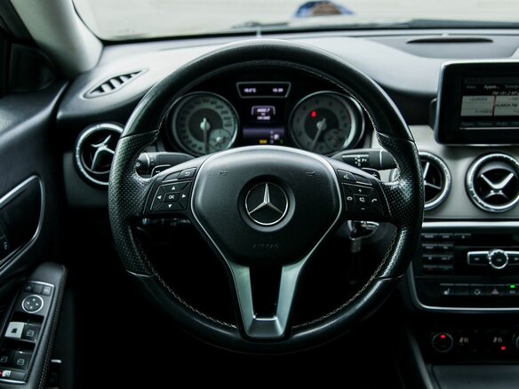2014 Mercedes-Benz CLA 200 I (C117, X117), фиолетовый, 1420000 рублей - вид 15