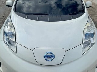 2014 Nissan Leaf (EM57) I (ZE0/AZE0), белый, 850000 рублей, вид 2