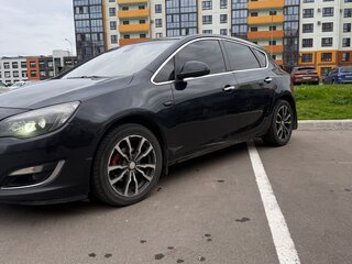 2013 Opel Astra J Рестайлинг, чёрный, 700000 рублей, вид 3