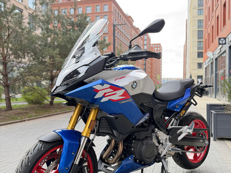 2025 BMW F 900 XR, белый, 1599000 рублей, вид 3