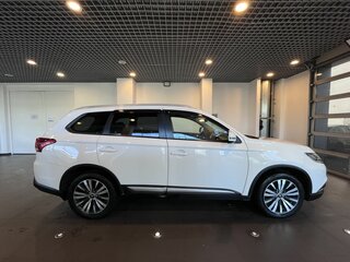 2019 Mitsubishi Outlander III Рестайлинг 3, белый, 2291000 рублей, вид 2