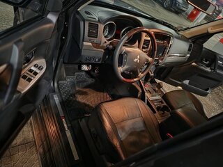 2018 Mitsubishi Pajero IV Рестайлинг 2, серебристый, 3850000 рублей, вид 5
