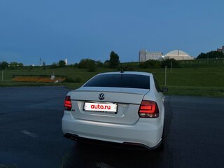 2017 Volkswagen Polo V Рестайлинг, белый, 860000 рублей, вид 4