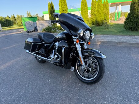 2018 Harley-Davidson Electra Glide, чёрный, 1345000 рублей, вид 1