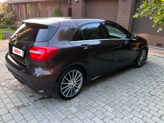 2015 Mercedes-Benz A-Класс 180 III (W176), коричневый, 1900000 рублей, вид 3