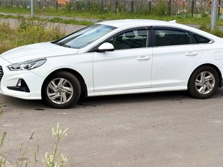 2019 Hyundai Sonata VII (LF) Рестайлинг, белый, 950000 рублей, вид 2